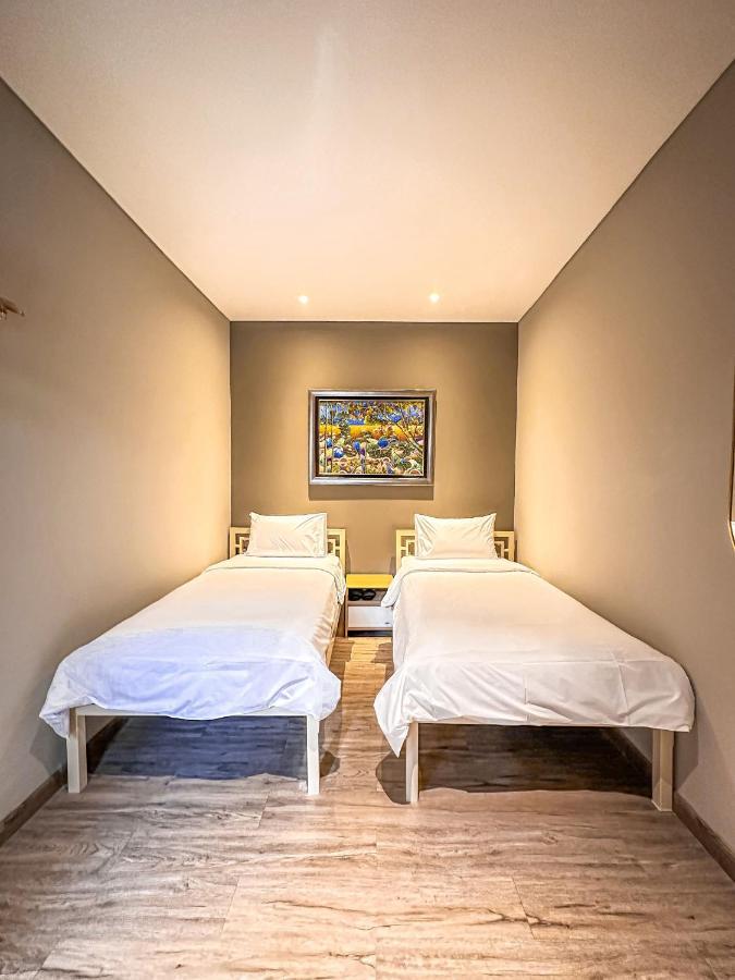 Lugano Arte Homestay Джакарта Экстерьер фото