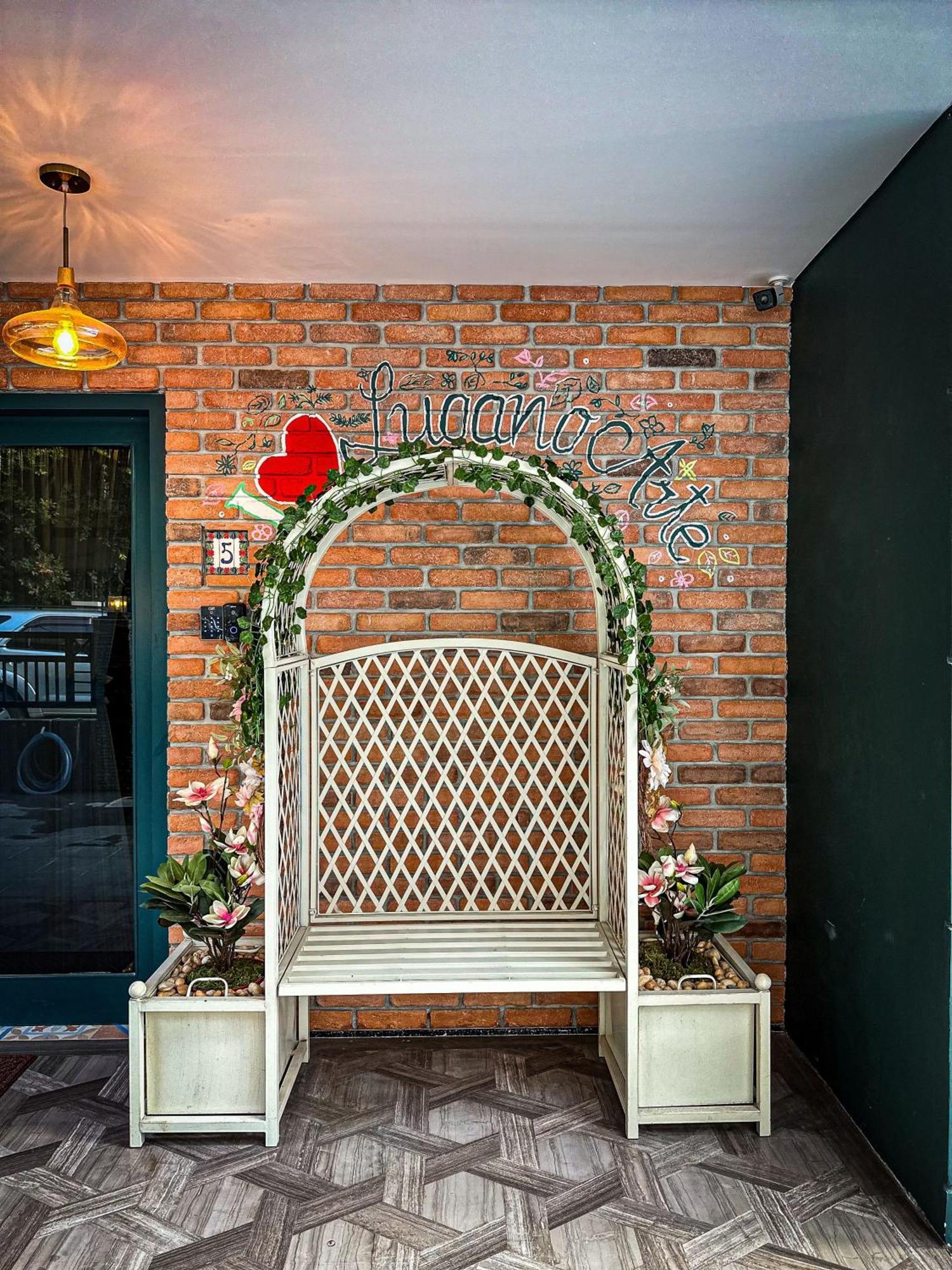 Lugano Arte Homestay Джакарта Экстерьер фото
